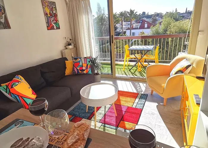 Cap D'antibes Piscine Et * Antibes