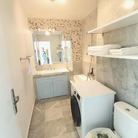 Cap D'antibes Piscine Et *